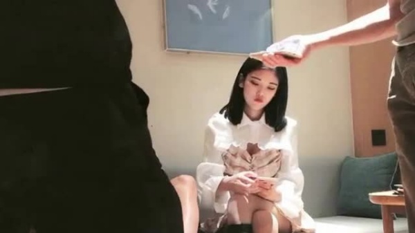 【偷拍】巨根猛男高价约操！极品苗条巨乳冷酷妹被干到求饶