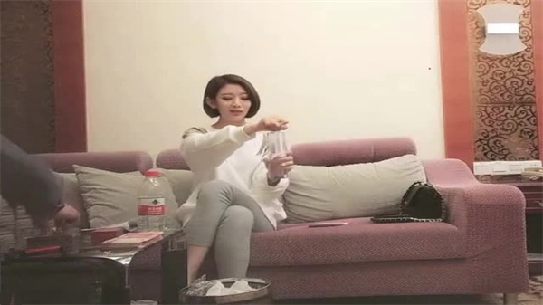巨屌魔人重金包养气质御姐 网袜爆肏内射