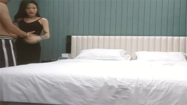 高价约贫乳御姐 寻花偷拍猛干苗条骚穴
