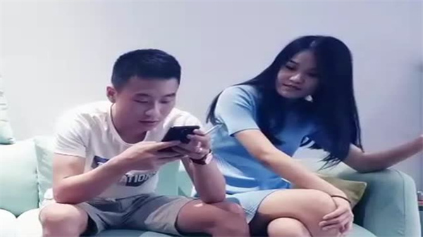 蓝衣长发极品妹，爆操到喷水求饶